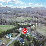 Chic Boho Retreat: Movie Theater, Hot Tub, Game Room