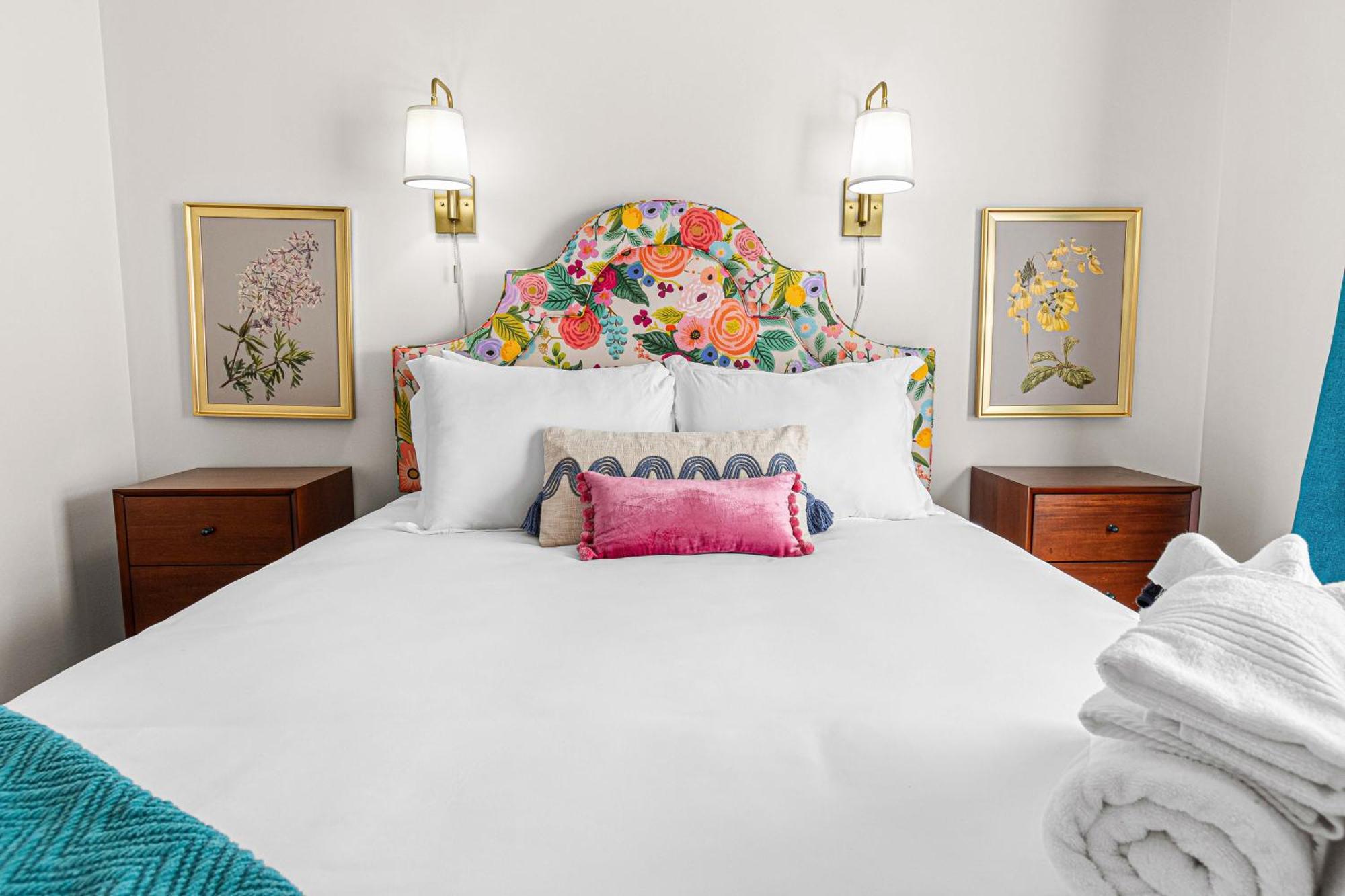 Chic Boho Retreat: Movie Theater, Hot Tub, Game
