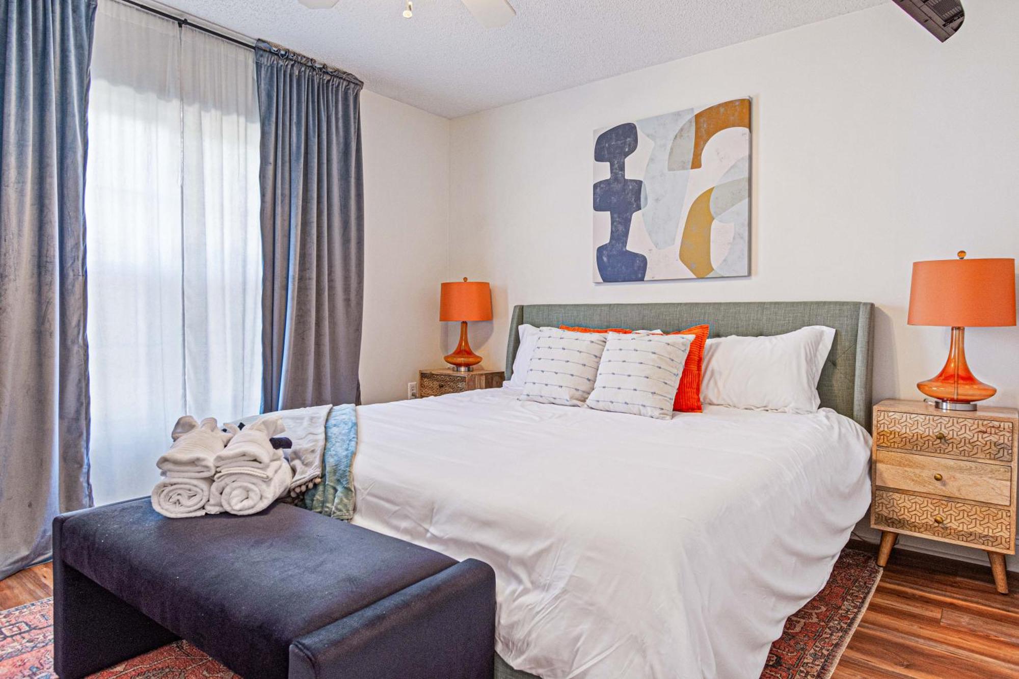 Holiday home Chic Boho Retreat: Movie Theater, Hot Tub, Game Asheville