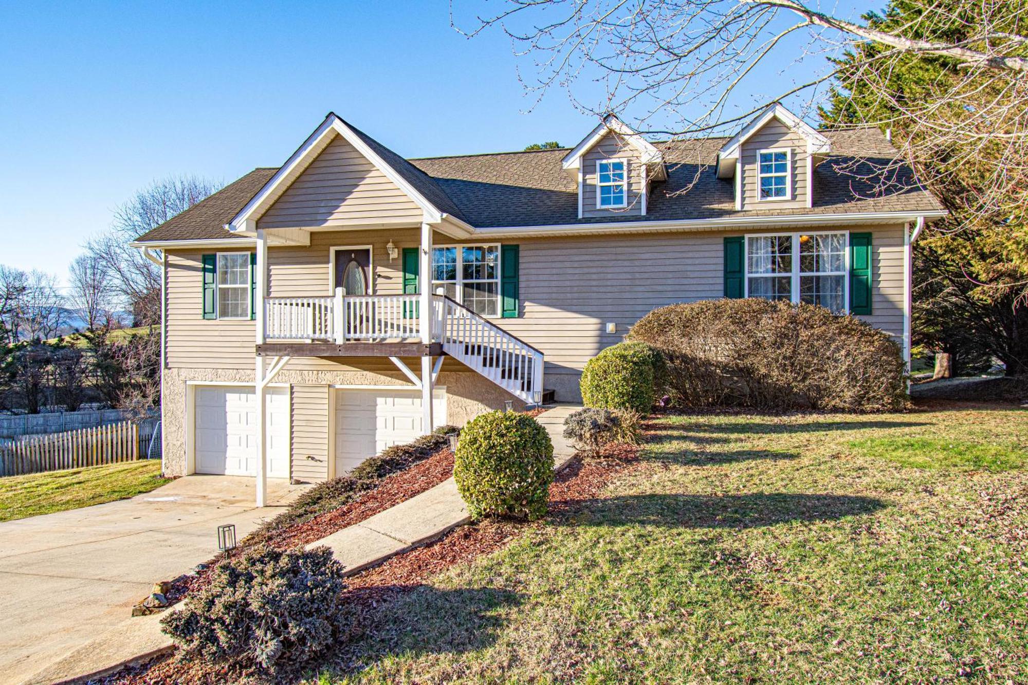 Chic Boho Retreat: Movie Theater, Hot Tub, Game Asheville