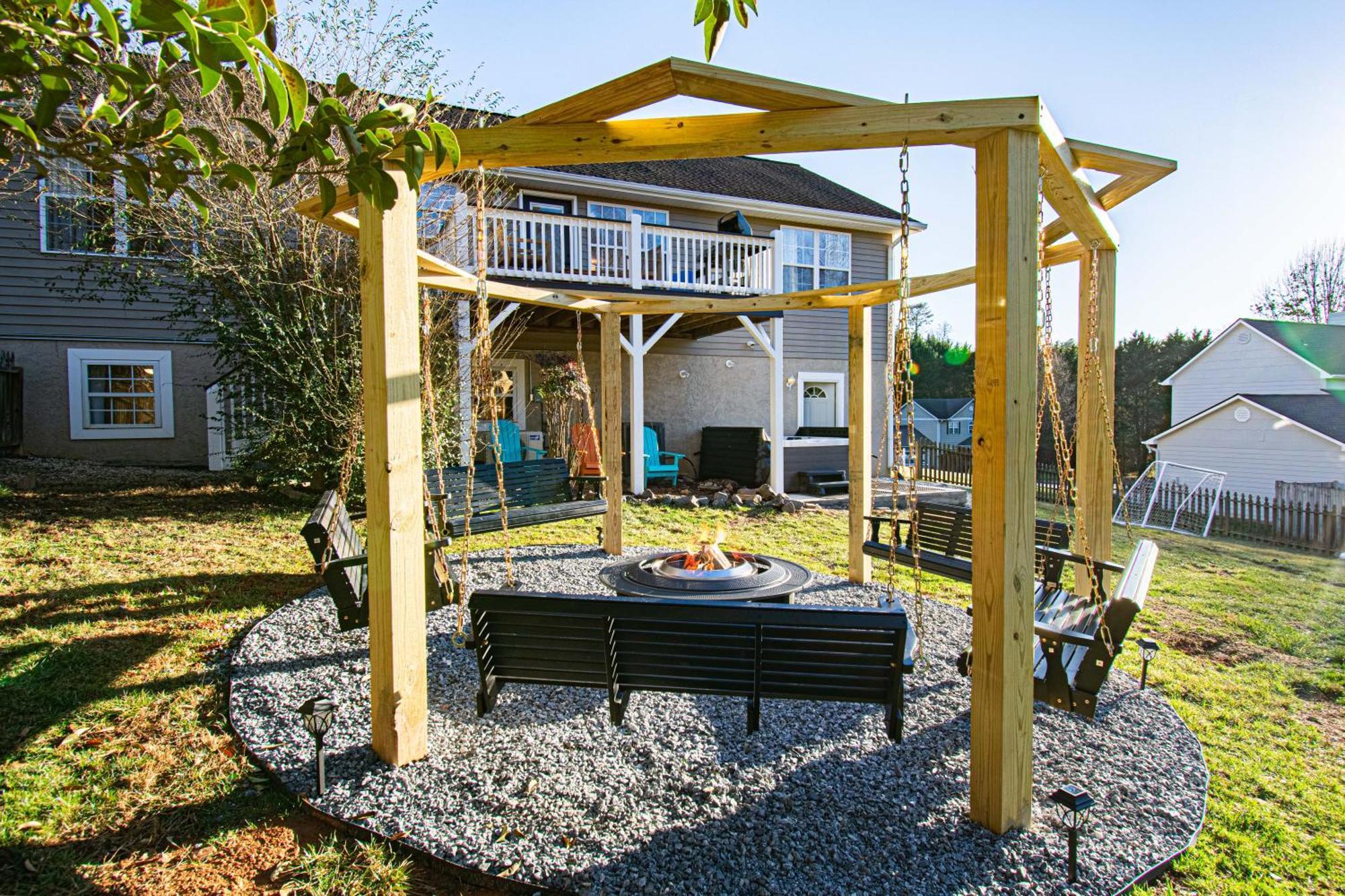Holiday home Chic Boho Retreat: Movie Theater, Hot Tub, Game *