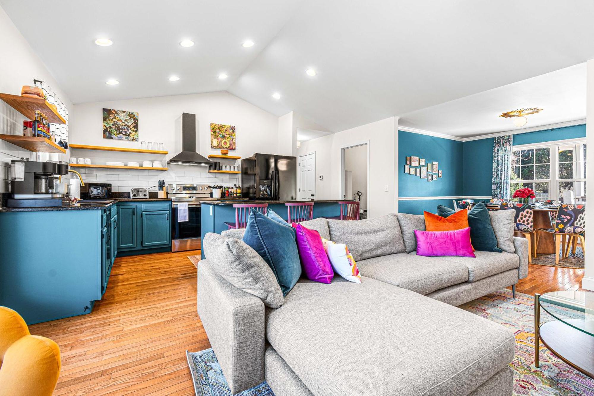 Holiday home Chic Boho Retreat: Movie Theater, Hot Tub, Game Asheville