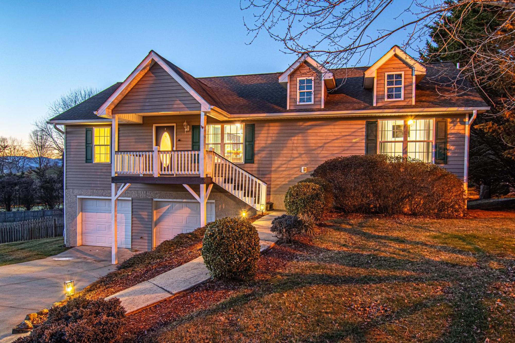Holiday home Chic Boho Retreat: Movie Theater, Hot Tub, Game