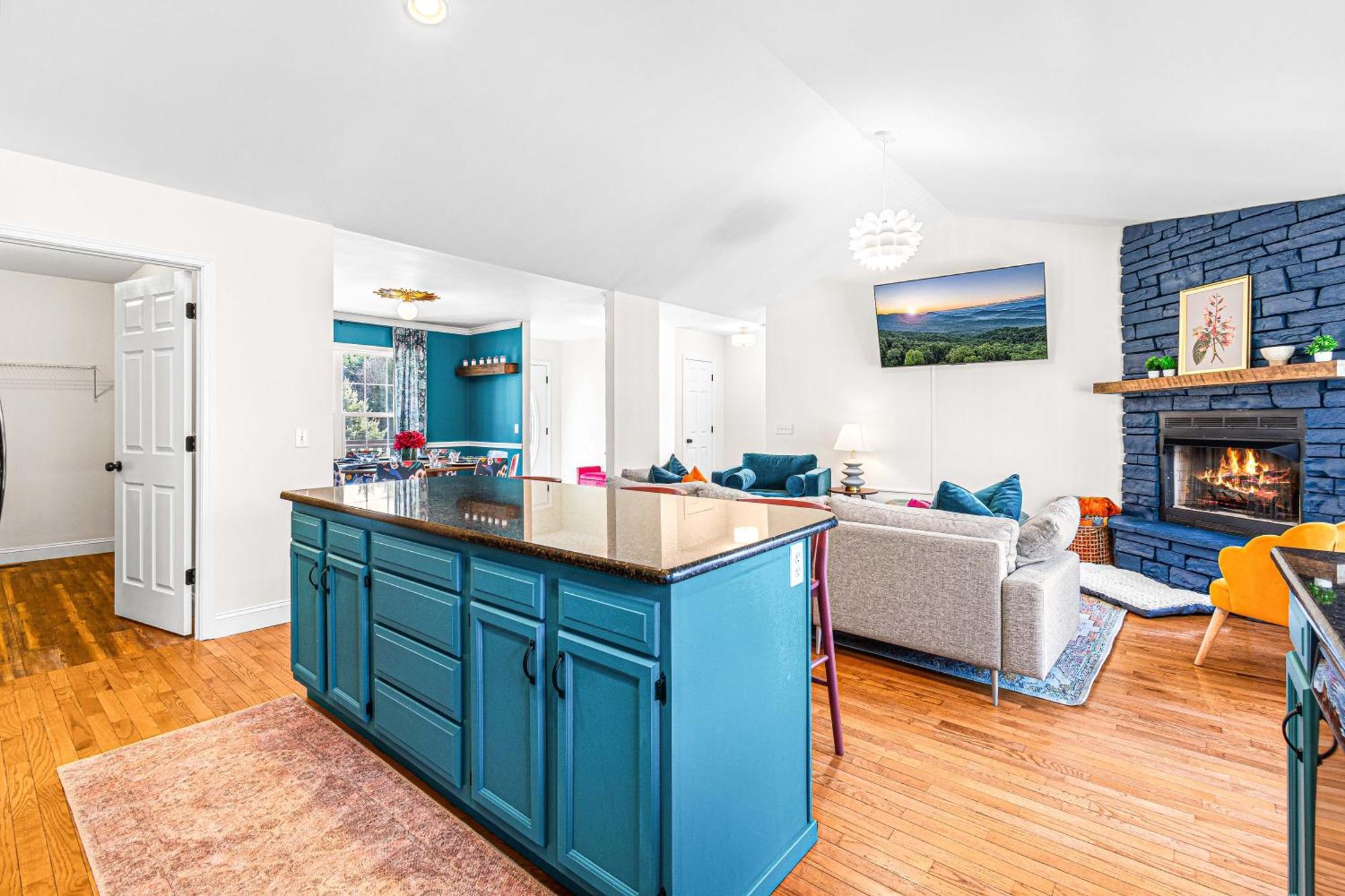 Holiday home Chic Boho Retreat: Movie Theater, Hot Tub, Game *