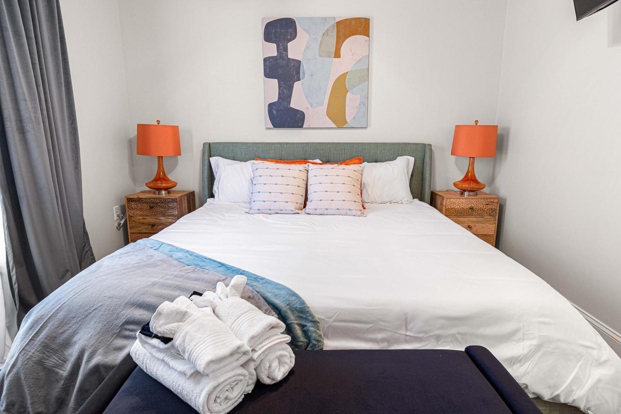 Chic Boho Retreat: Movie Theater, Hot Tub, Game Holiday home