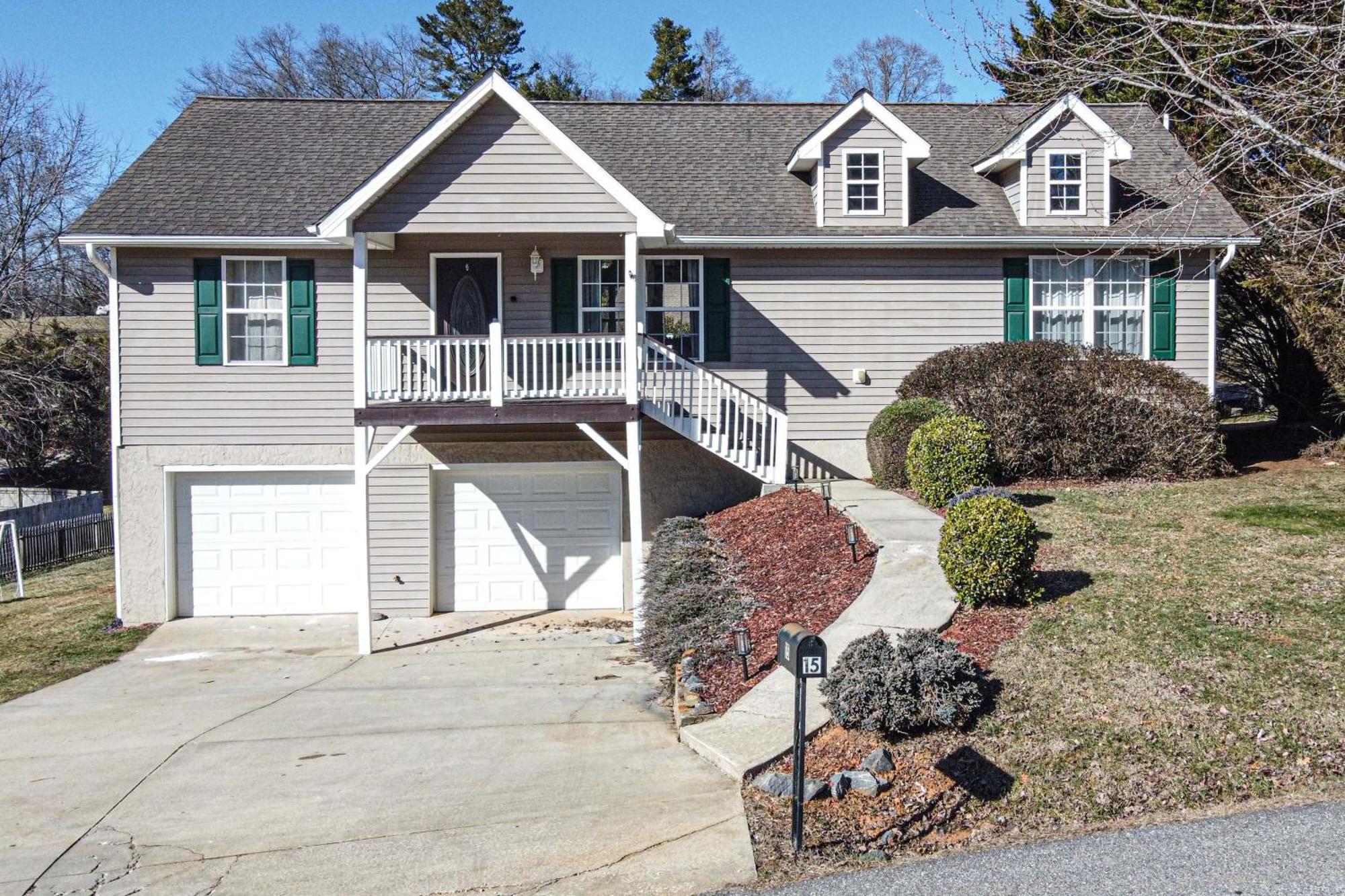 Chic Boho Retreat: Movie Theater, Hot Tub, Game Holiday home *