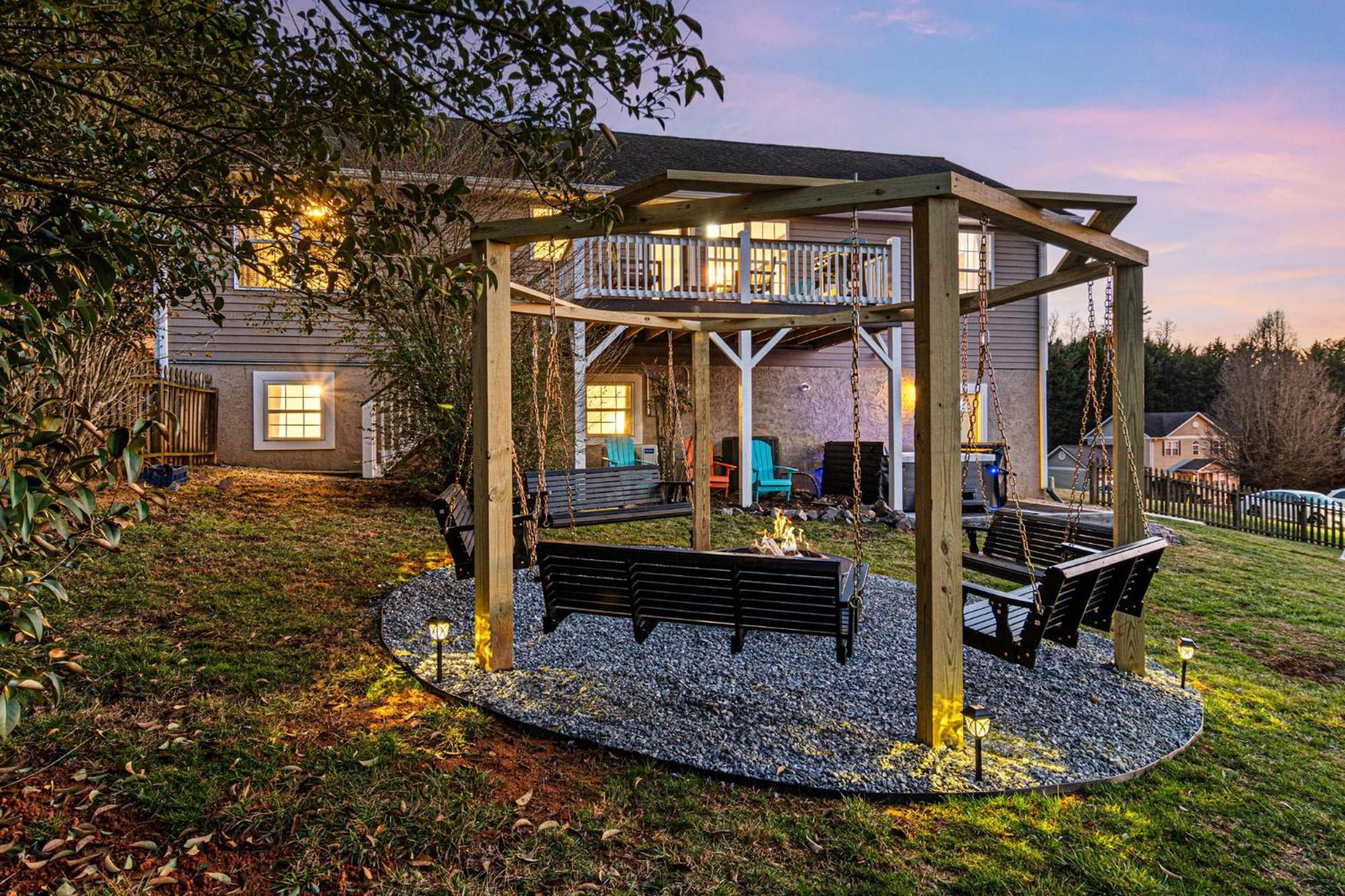 Holiday home Chic Boho Retreat: Movie Theater, Hot Tub, Game *