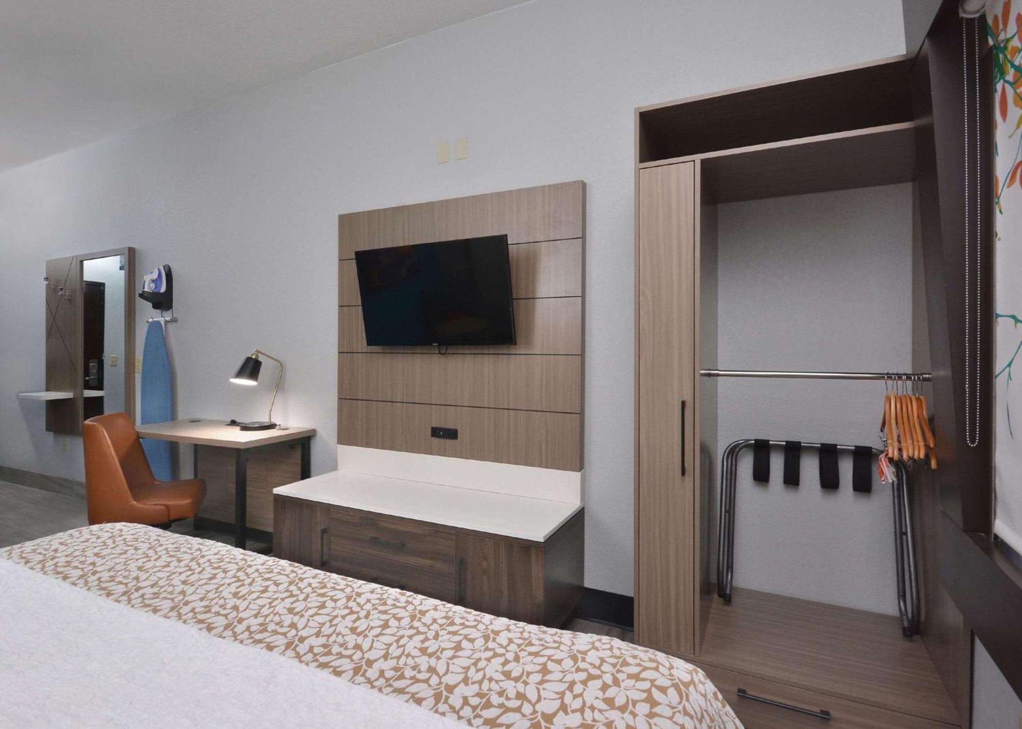 Brookstone Near Biltmore Village, Ascend Collection Hotel 3*