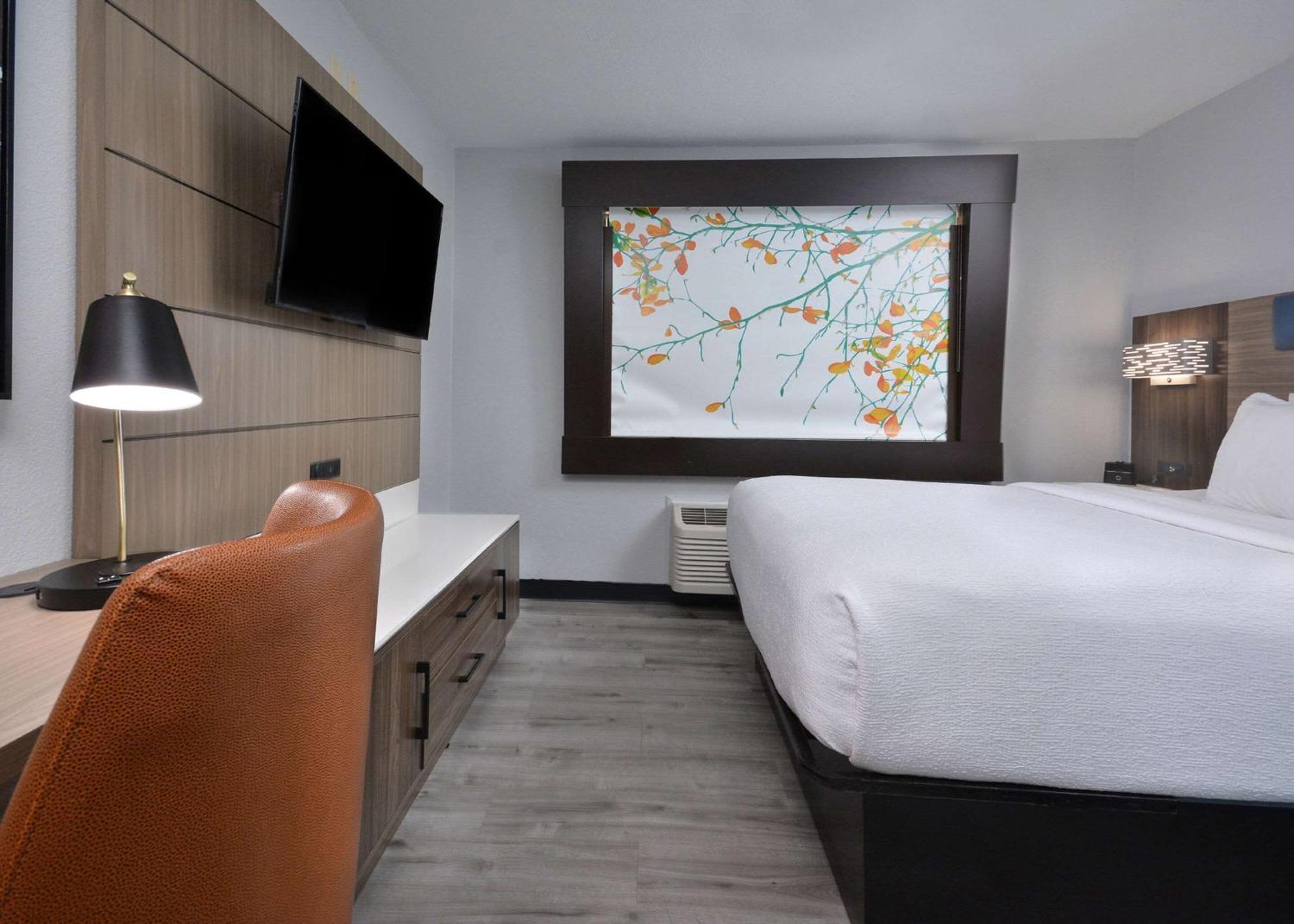 Brookstone Near Biltmore Village, Ascend Collection 3*