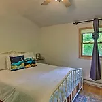Cozy And Charming Asheville Cabin 5 Mi To Downtown!