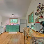 Cozy And Charming Asheville Cabin 5 Mi To Downtown!