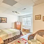 Asheville Mountain Getaway With Patio And Koi Pond!