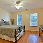 Gorgeous Home With Hot Tub Just 7 Miles To Downtown Asheville!