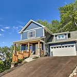Scenic Asheville Escape With Hot Tub, Mountain View!