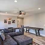 Scenic Asheville Escape With Hot Tub, Mountain View!