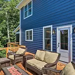 Scenic Asheville Escape With Hot Tub, Mountain View!