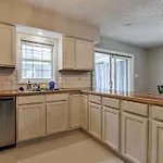 6 Miles To Downtown Asheville. Sleeps 5.