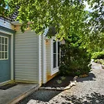 6 Miles To Downtown Asheville. Sleeps 5.