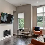 5 Bauhaus Townhome