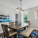 8 Village Lane 401
