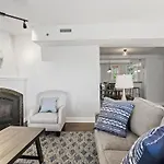 8 Village Lane 401