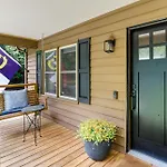 Modern Home With Hot Tub And Deck In Asheville!