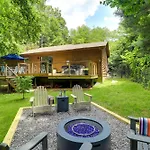 Modern Home With Hot Tub And Deck In Asheville!