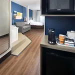 Comfort Suites Outlet Center