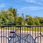 Haywood Chic Retreat Unit 215