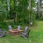 Brand New 10 Min To Downtown And Private Hot Tub And Arcade