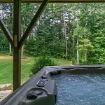 Brand New 10 Min To Downtown And Private Hot Tub And Arcade