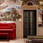 Flat Iron Hotel