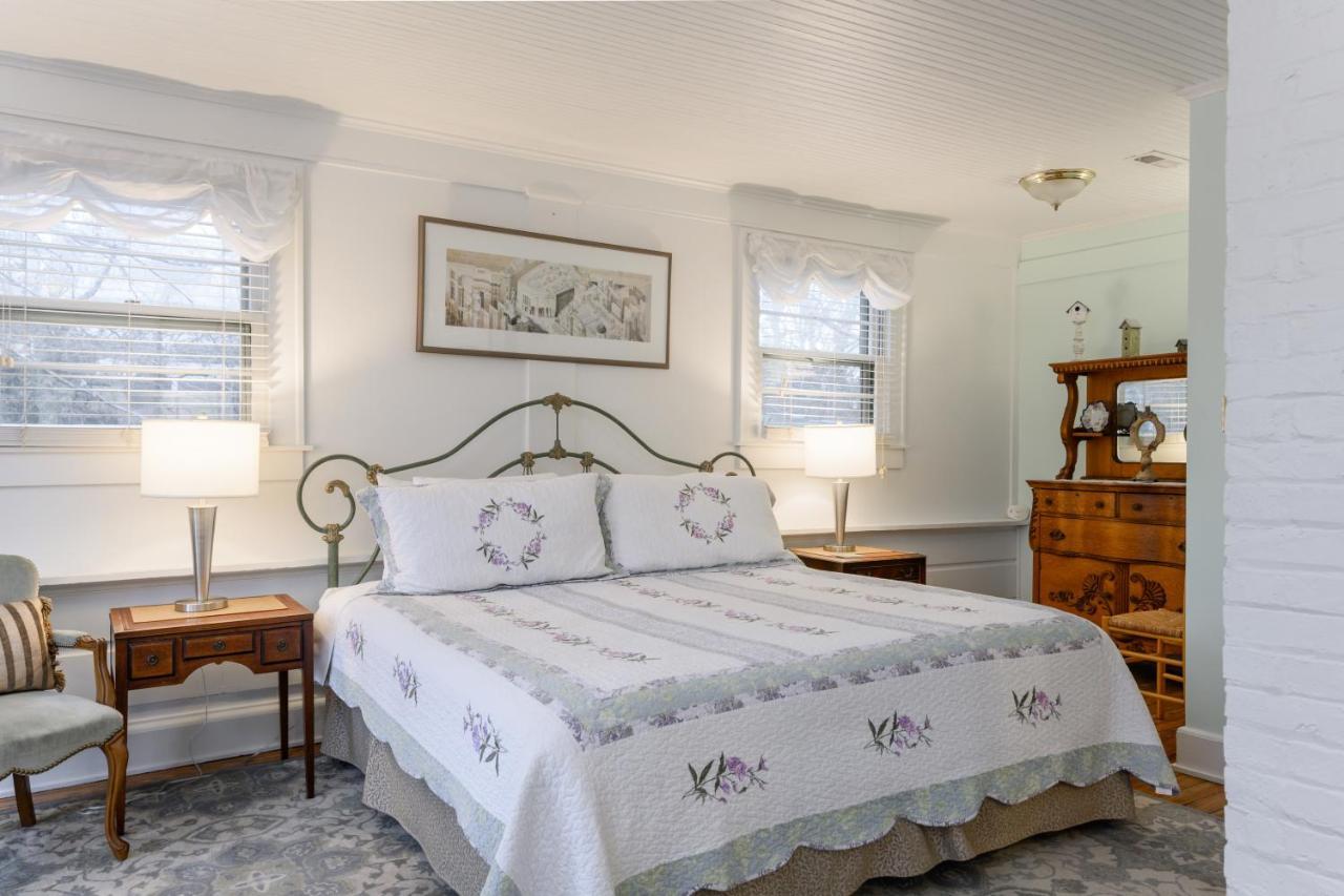 Oakland Bed & Breakfast