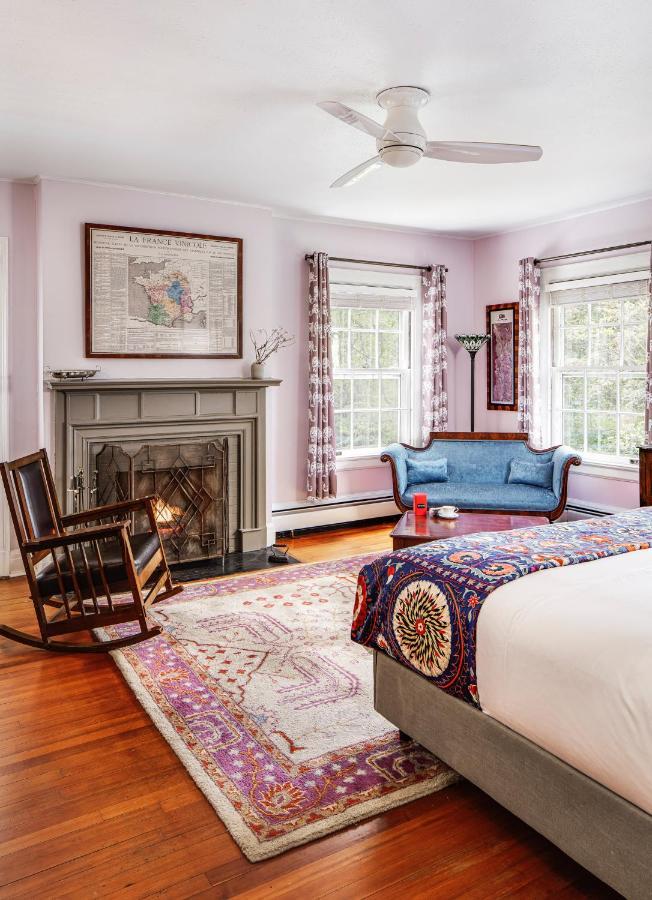 The Applewood Manor