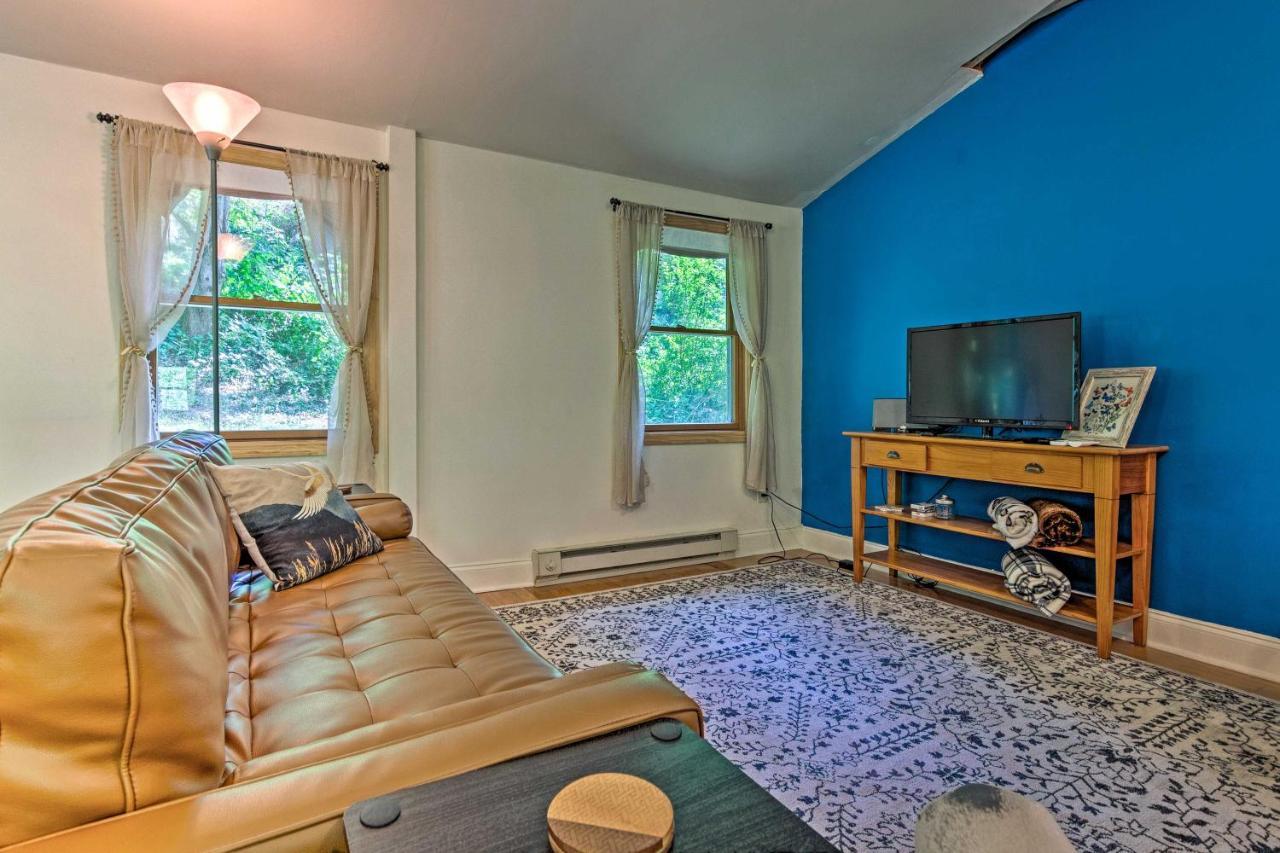 Cozy And Charming Cabin 5 Mi To Downtown!
