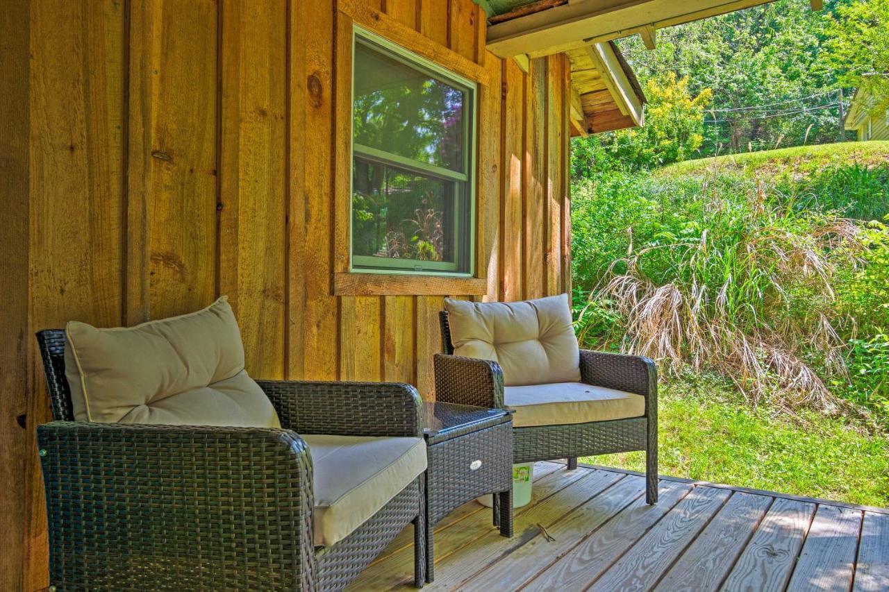 Cozy And Charming Cabin 5 Mi To Downtown! *