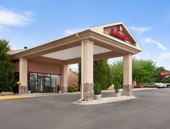 Ramada By Wyndham Southeast Hotel 2*
