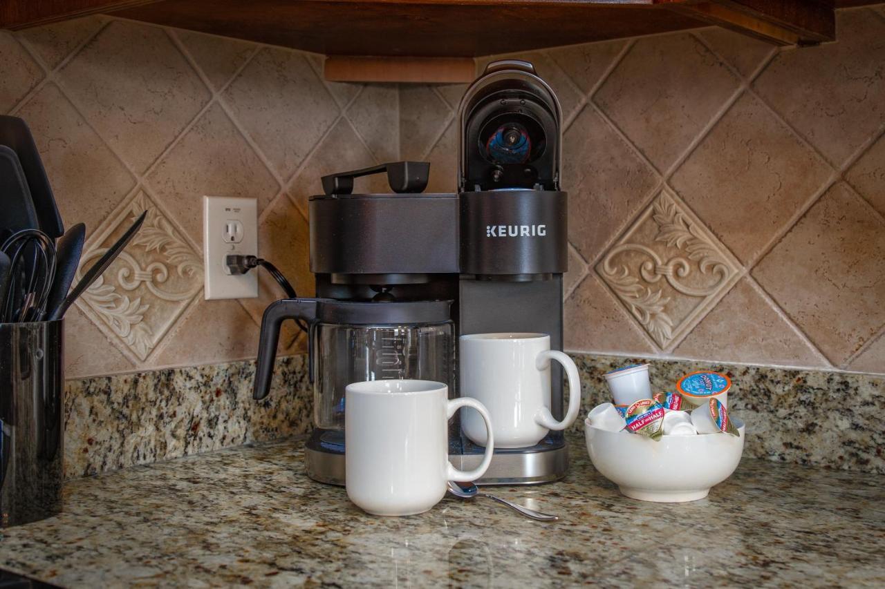 Premium Wifi! Luxurious In With Private Hot Tub! Holiday home Asheville
