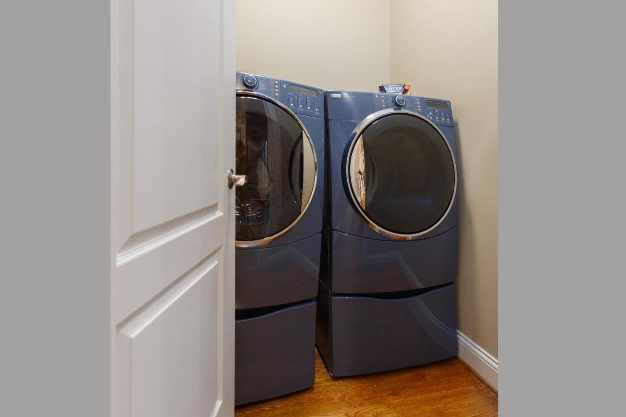 Premium Wifi! Luxurious In With Private Hot Tub! Asheville