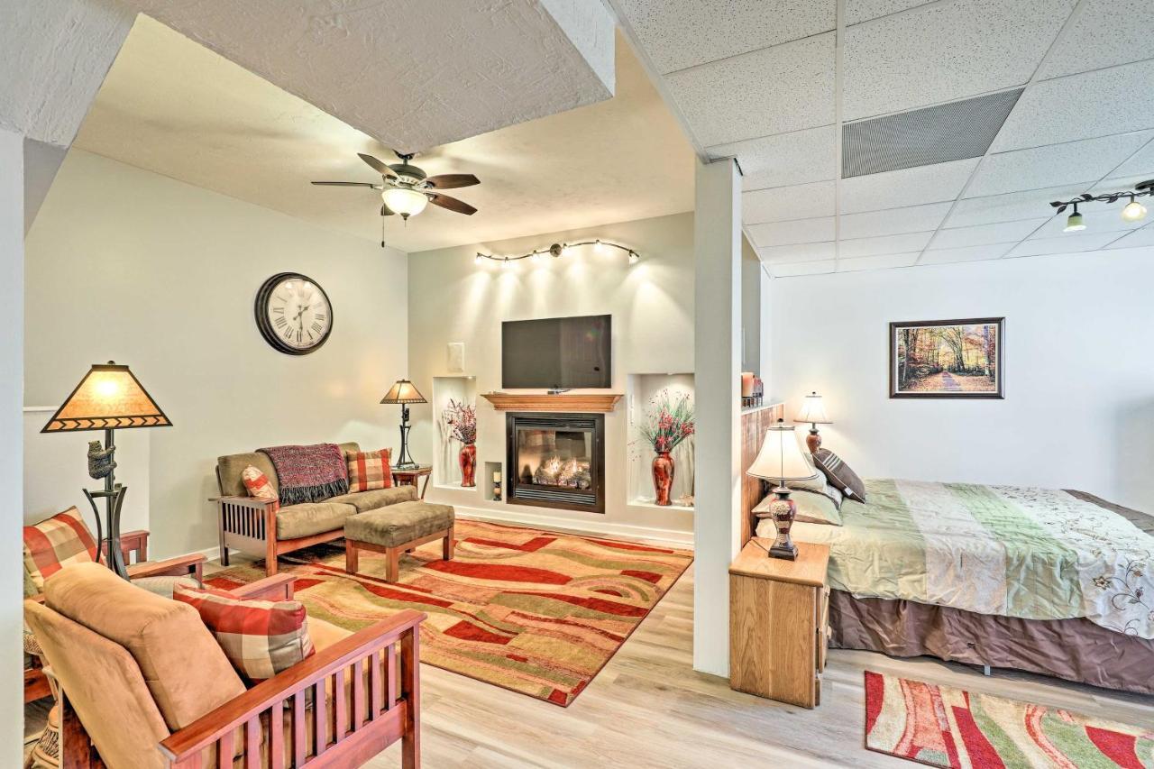 Apartment Mountain Getaway With Patio And Koi Pond! *