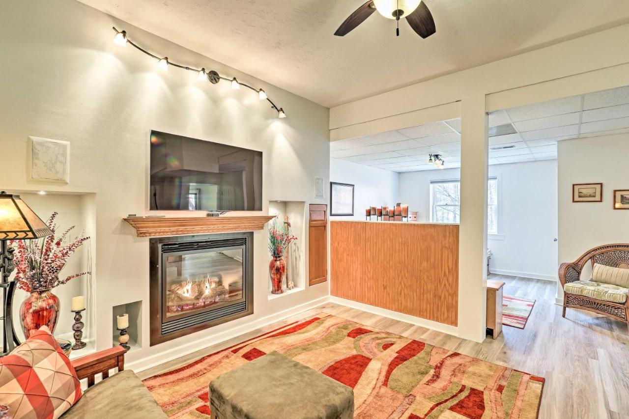 Mountain Getaway With Patio And Koi Pond! Apartment Asheville