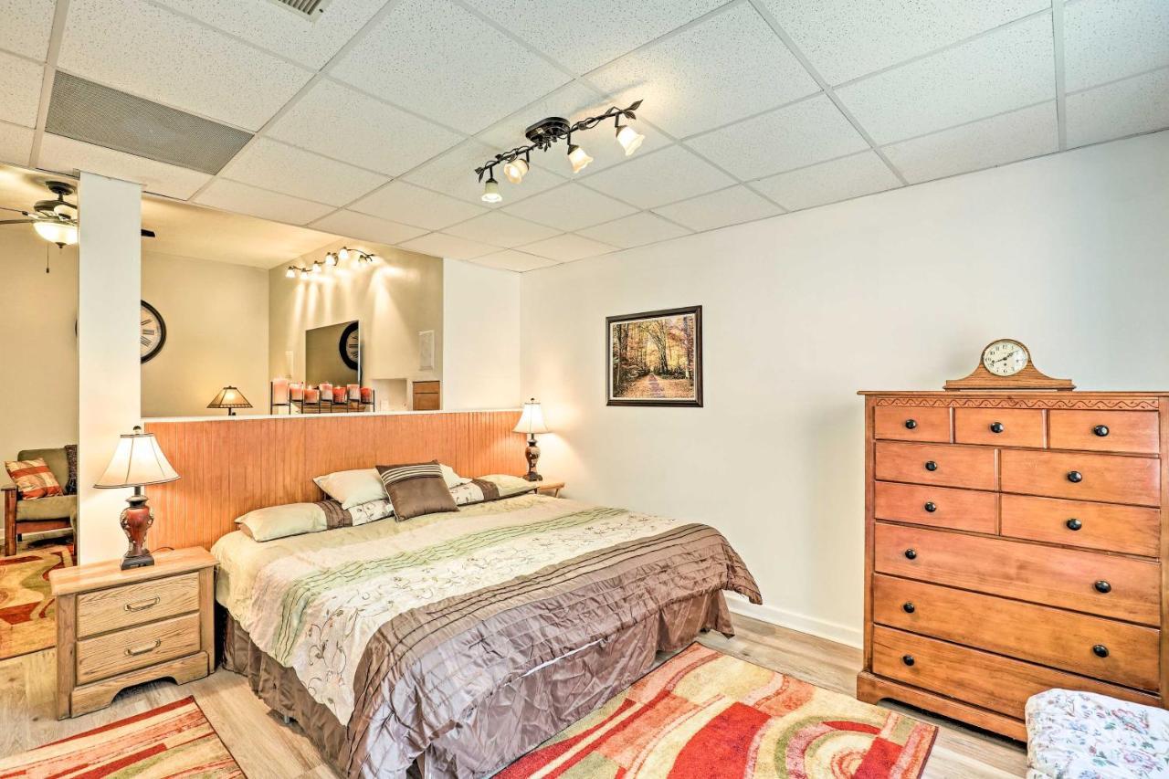 Apartment Mountain Getaway With Patio And Koi Pond! Asheville