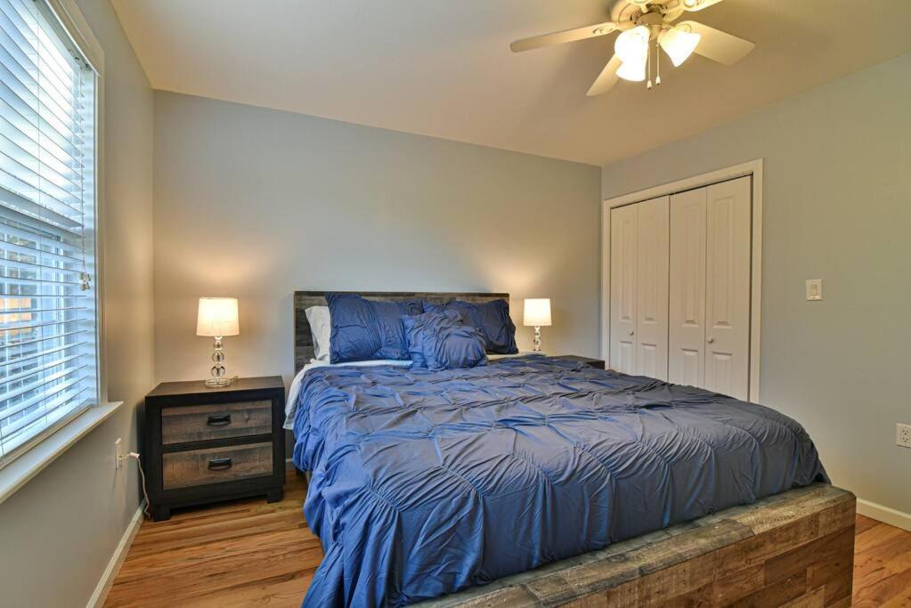 Holiday home Gorgeous With Hot Tub Just 7 Miles To Downtown Asheville! Asheville
