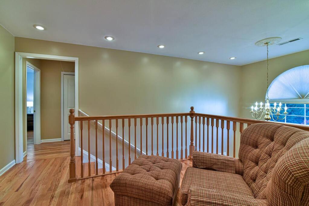 Gorgeous With Hot Tub Just 7 Miles To Downtown Asheville! *