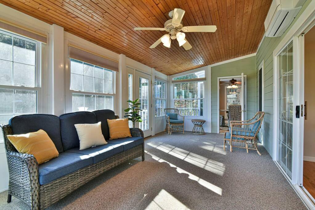 Holiday home Gorgeous With Hot Tub Just 7 Miles To Downtown Asheville! *