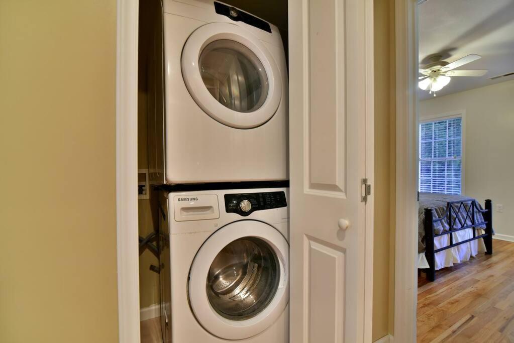 Holiday home Gorgeous With Hot Tub Just 7 Miles To Downtown Asheville! *