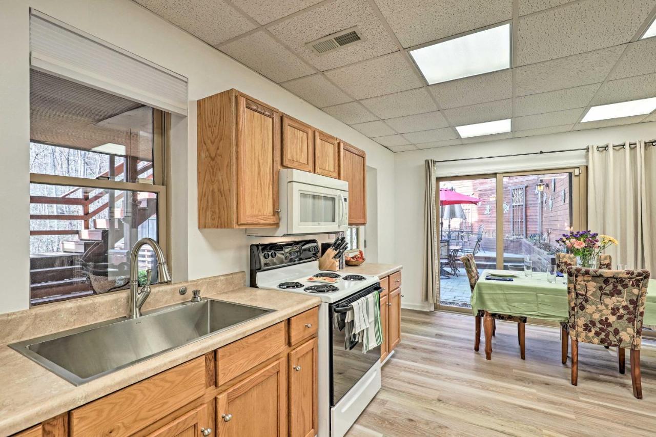 Mountain Getaway With Patio And Koi Pond! Apartment Asheville