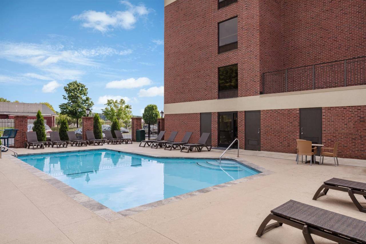 Comfort Outlet Center 3* Asheville