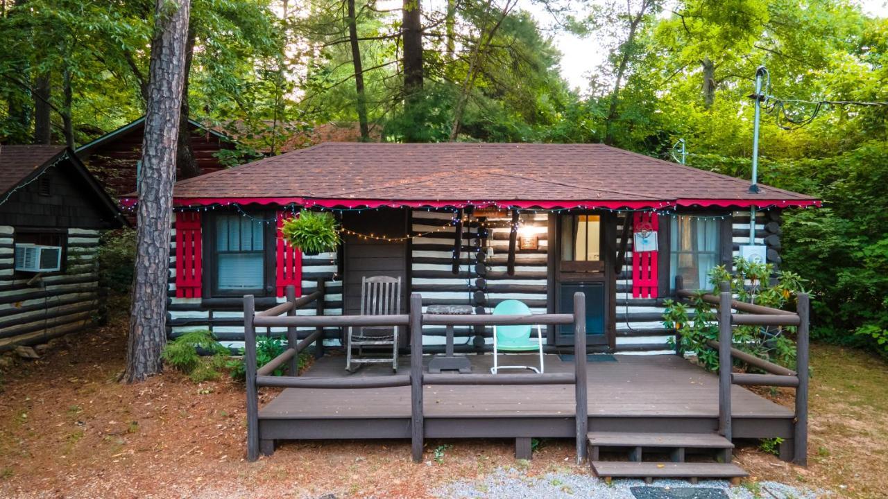 Log Motor Court Lodge *