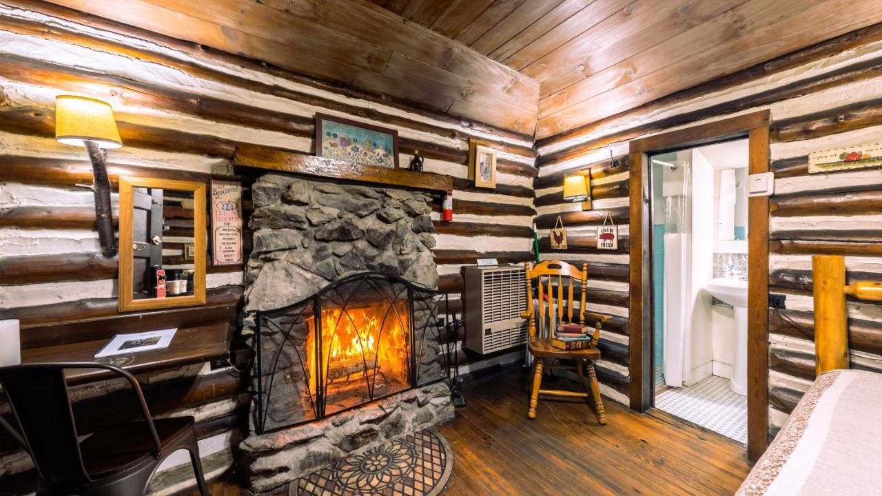 Log Motor Court Lodge *